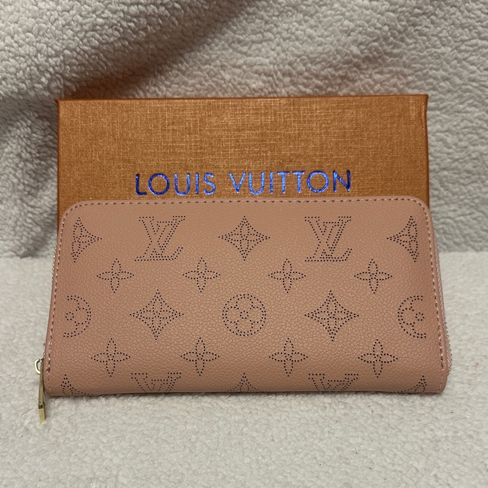 Fashion Inspired Item (WALLET)
#8